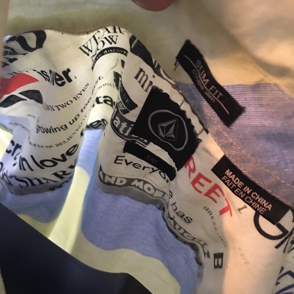 Volcom button down Men’s - Picture 6 of 7